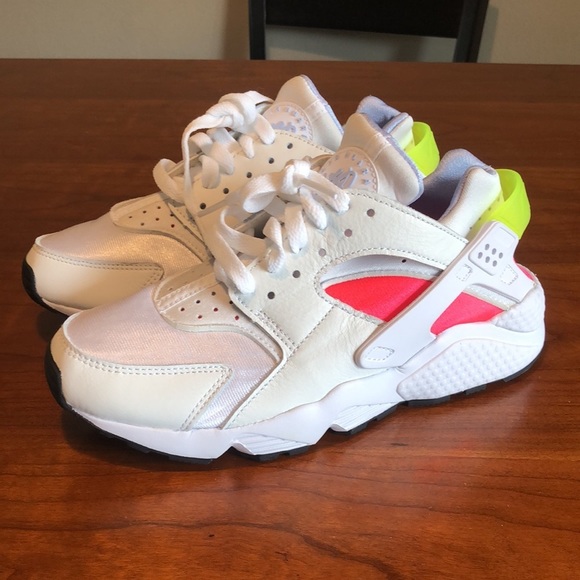 Nike Air Huarache Womens Shoes DH4439 106 - Picture 3 of 5